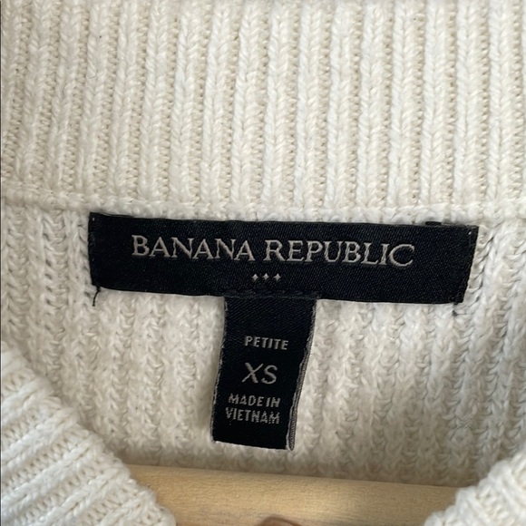 Banana Republic Cream Crew Neck Sweater with Textured Knit women size xs - Picture 2 of 3